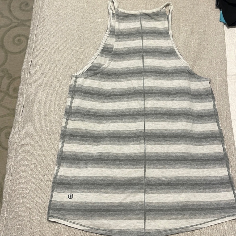 Lululemon tank top